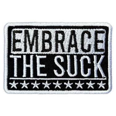 Imagem de Embrace The Suck Patch Engraçado Embrace The Suck Emblema Bordado Emblema Remendos Bordados Ferro no Bordado Patch para Caps, Mochilas, Jaquetas, Uniformes DIY Adesivos de PVC Presentes 7 cm