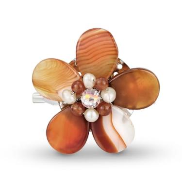Imagem de AeraVida Broche floral reconstruído de ágata laranja e pérola de água doce | Broche de declaração de flor feito à mão para mulheres | Presente elegante de joias de flor de pedra laranja