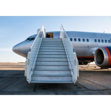 Imagem de BELECO Pano de fundo de avião de tecido de 2,4 x 1,8 m com degraus de embarque no fundo do avental do aeroporto para decoração de festa, aniversário, estúdio, adereços fotográficos