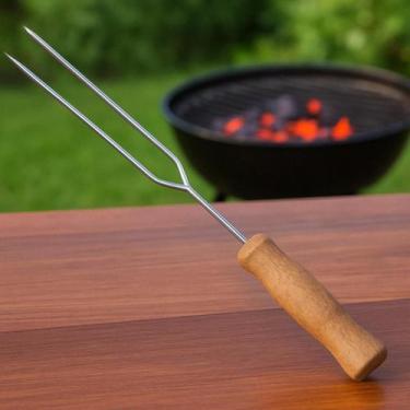 Imagem de Espeto para Churrasco Modelo Garfo  Cabo de Madeira  40cm - TudoPraCas