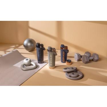 Imagem de Garrafa Activate Shaker 529ml Stanley Preta