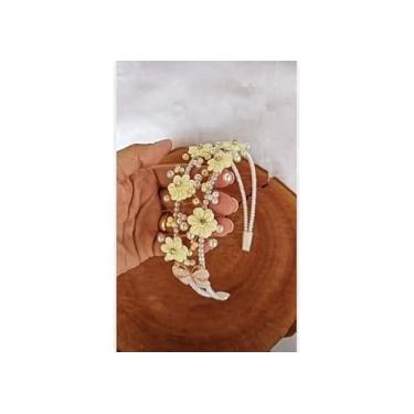 Imagem de Tiara Jardim Encantado com Flores Borboleta e Pérolas (Amarelo bebê e off)