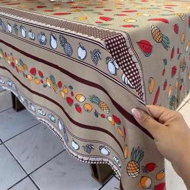 Imagem de Toalha de Mesa Frutas em Tecido Oxford 1,50 X 2,00 para 6 Lugares Estampa Natalina Papai Noel Vermelho Panos do Lar