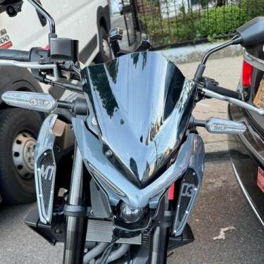 Imagem de Defletor de vento de para-brisas de motocicleta com suporte compatível com MT03 MT25 MT-03 MT-25 2020 2021 2022 2023 2024, protetor de viseira esportiva com bolhas duplas, fumaça