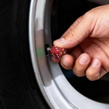 Imagem de 4 peças de tampas de haste de válvula de pneu universais de alumínio, capas de poeira de entrada de ar coloridas vibrantes e proteção para carro, bicicleta, caminhão, rodas de motocicleta e acessórios