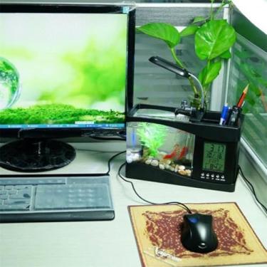Imagem de Relógio Digital com Mini Aquário LED, limpeza automática, circulação de água, alarme, calendário e termômetro. Iluminação decorativa, 110/127V ou 220V, perfeito para escritório e quarto.