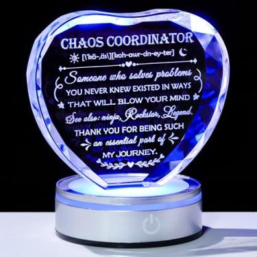 Imagem de Enjinkail Presente de coordenador de caos gravado a laser para mulheres e homens, placa de cristal em forma de coração com base de LED que muda de cor, presente perfeito para pai, mãe, chefe