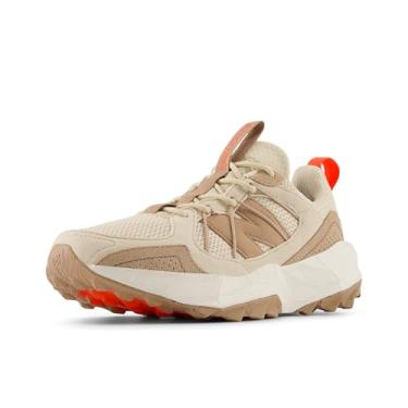 Imagem de New Balance Tênis de corrida feminino Dynasoft Tektrel V1 Suede Trail, Bisque/Flat Taupe/Urgent Red, 7.5 Wide