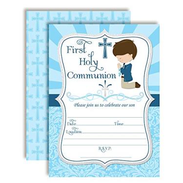 Imagem de Convites de festa religiosa de primeira comunhão para meninos (pele clara, cabelo castanho), 20 cartões de 12,7 cm x 17,7 cm Preencha com vinte envelopes brancos da AmandaCreation