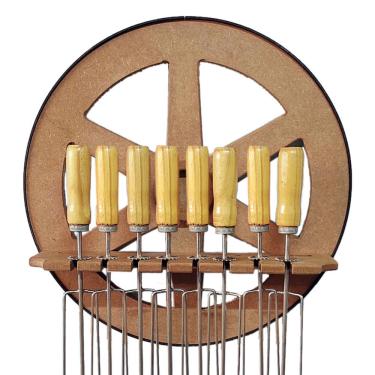 Imagem de Suporte Porta Espetos Madeira Rústica Roda De Carroça