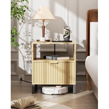 Imagem de Mesa de cabeceira canelada com estação de carregamento, mesa de cabeceira de madeira com gaveta grande e armário de armazenamento aberto, mesa de cabeceira moderna de meados do século para quarto
