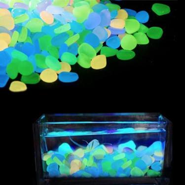 Imagem de 50 peças de pedras de aquário que brilham no escuro - cascalho de aquário multicolorido de 20 mm, decorações de aquário para jardim/aquário/vasos de plantas/passarela de bonsai/entrada de garagem