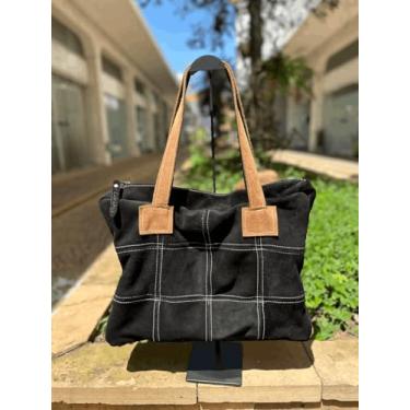 Imagem de Bolsa feminina artesanal couro legítimo preta costura branca textura camurça elegante dois bolsos forro cetim Cascapele, Preto/Branco, M