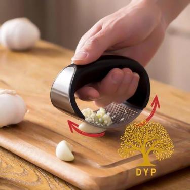 Imagem de Espremedor Amassador Triturador De Alho Inox Manual Cozinha - TOP CHEF