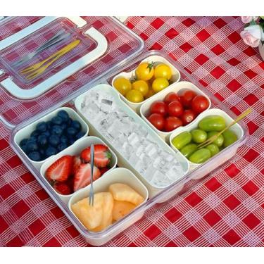 Imagem de Bandeja de servir dividida com tampa e alça, recipiente para lanches, travessas portáteis de lanche com 7 compartimentos e garfos, organizador gelado para frutas, vegetais, salada, perfeito para
