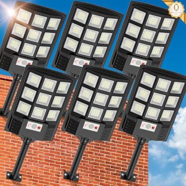 Imagem de Luzes solares de rua externas à prova d'água, 6500K LED luz solar do crepúsculo ao amanhecer, holofote de ângulo de 260° com sensor de movimento e controle remoto para ambientes externos