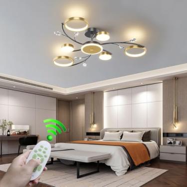 Imagem de Luminária de teto moderna de cristal com LED e controle remoto para ajuste de intensidade, ideal para sala de estar. Lustre elegante em alumínio dourado com cúpula de acrílico, perfeito para