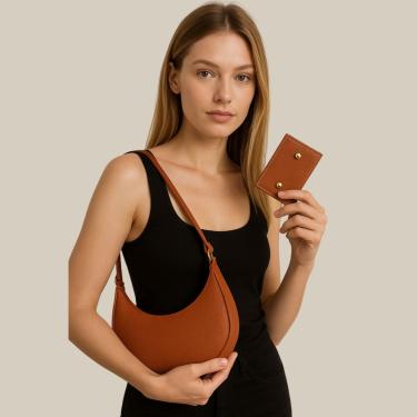 Imagem de Bolsa Feminina Baguete Meia Lua Transversal de Ombro Pequena Porta Cartao Luísa Rinaldi Caramelo  feminino