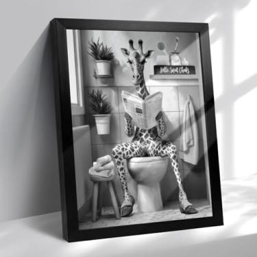 Imagem de Arte de parede de banheiro engraçada emoldurada, girafa com uma decoração de papel higiênico, fotos de banheiro preto e branco, decoração de parede, humor animal impressão em tela arte moderna fazenda