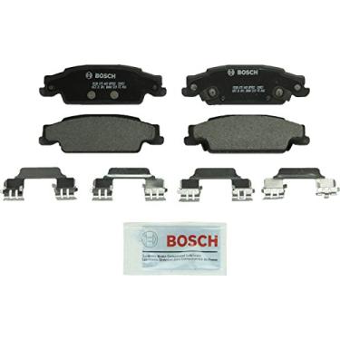 Imagem de Bosch BP922 QuietCast Premium Conjunto de Pastilhas de Freio a Disco Semimetálico para Cadillac: 2003-2007 CTS, 2005-2011 STS; Pontiac: 2005-2008 Grand Prix; Traseira
