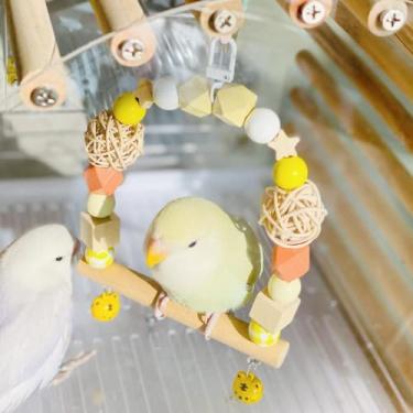 Imagem de Gaiola de pássaro suspensa brinquedo de balanço de madeira natural poleiro de papagaio balanço para pássaro pendurado com suporte pequeno pássaro de madeira acessório para gaiola de brinquedo para passarinho tingilhão periquito periquito pássaro