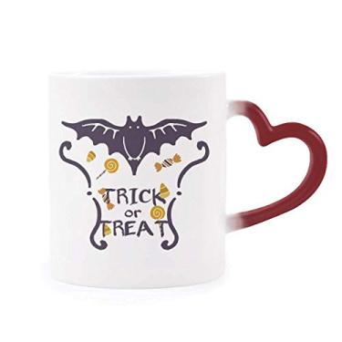 Imagem de Caneca sensível ao calor de Halloween com estampa de desenho em forma de borboleta vermelha que muda de cor