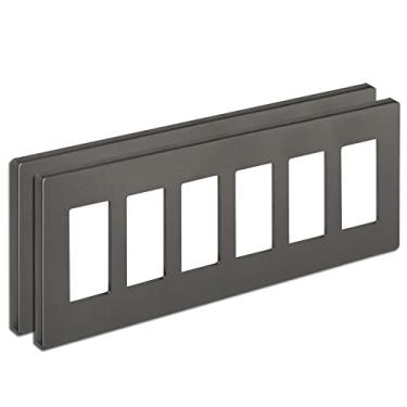 Imagem de [Pacote com 2] Placa de parede BESTTEN 6 Gang marrom sem parafusos, placa de interruptor de decoração de tampa de tomada decorativa, 11,79 cm x L 11,75 cm, Coleção Assinatura Série USWP8