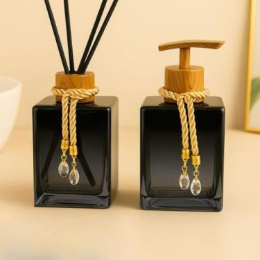 Imagem de Kit Difusor e Saboneteira de Vidro 250ml com Varetas e Cordões Decorativos – Aromatizador Luxo Transparente para Banheiro, Lavabo e Presente Elegante (Preto Degrade C/Amadeirado)