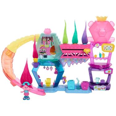 Imagem de Conjunto de Brinquedos DreamWorks Trolls Mount Rageous com Boneca Queen Poppy e 25 Acessórios, Mattel