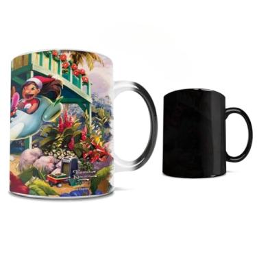 Imagem de Morphing Mugs Thomas Kinkade Studios – Disney – Lilo & Stitch – Aloha Christmas – Caneca sensível ao calor de 325 ml – Caneca cerâmica que muda de cor – Oficialmente licenciada colecionável