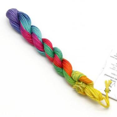 Imagem de Linha para Bordar Torçal Arco Íris Cores Vivas Tingimento Artesanal - 