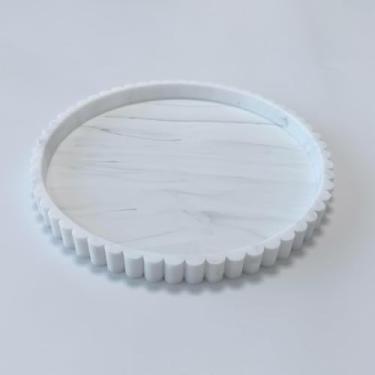 Imagem de Bandeja redonda de silicone para banheiro, organizador decorativo para sabonete, perfume, vela, bancada de cozinha, decoração de mesa de centro (mármore branco, borda de renda de 23 cm)