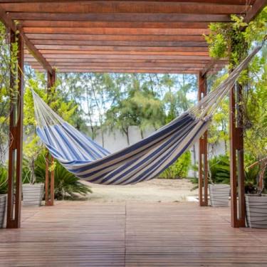 Imagem de Rede de Descanso Casal Listrada Gigante 3.90x1.50m Modelo Terra e Sol – Ideal para Varanda, Jardim e Piquenique ao Ar Livre (Azul com Bege)