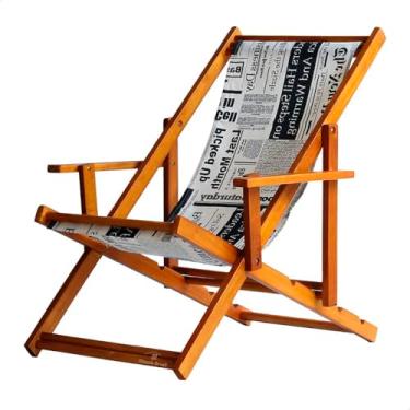 Imagem de Espreguiçadeira em Madeira Maciça para Piscina, Praia – Com Braço, Dobrável, Acabamento Envernizado (Jornal)