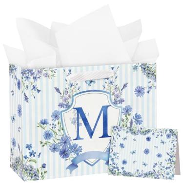 Imagem de WRAPAHOLIC Saco grande de presente de aniversário do alfabeto de 33 cm com cartão e papel de seda - Sacos de papel com emblema floral com listras azuis e letras M para meninas, aniversário, chá de