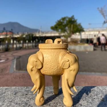 Imagem de FENNYYAR Queimador de incenso de tripé de elefante esculpido em buxo, 10 cm, decoração de mesa doméstica, presente de inauguração de casa