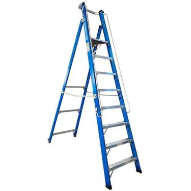 Imagem de Escada plataforma fibra de vidro 7 degraus 2,4 m com rodas e corrimão - PAF240 - Rotterman