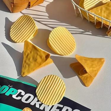 Imagem de 4 peças clipe de saco de alimentos em forma de lascas versátil clipe selado para sacos de lanche documentos duráveis divertidos organizadores de cozinha