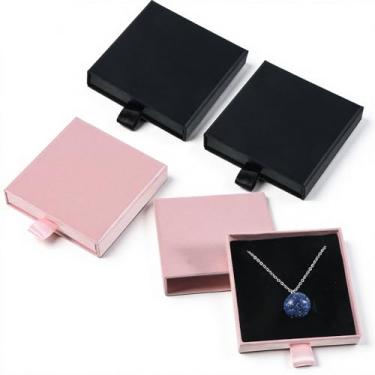 Imagem de LXUEJIE Pacote com 4 caixas de presente quadradas de joias, caixa de joias pequena de papelão rosa e preto, estojo de armazenamento pendente para pulseiras, colares, brincos, anel, joias, presente