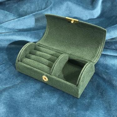 Imagem de Estojo de joias portátil forrado de veludo, mini organizador com tampa arqueada e compartimentos para anéis, brincos, colares, presente compacto de armazenamento de joias para mulheres (verde)