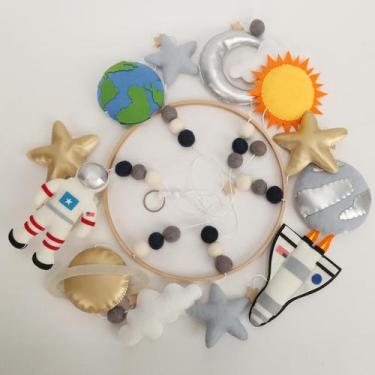 Imagem de Móbile de Berço Flora & Ivy - Foguetes, Planetas e Estrelas