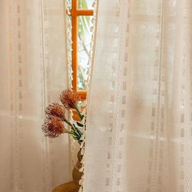 Imagem de Cortinas Boho transparentes naturais 213,4 cm de comprimento, 2 painéis para sala de estar, quarto, fazenda, boêmia, bege, borlas, cortinas de filtragem de luz country bordadas, chique, listradas, aba