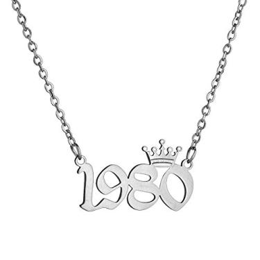 Imagem de MICOMAKA Número de ano de nascimento com colar de coroa, inglês antigo, joia de aniversário memorável para mulheres e meninas, joia de aniversário personalizada, pingente de aço inoxidável de ouro