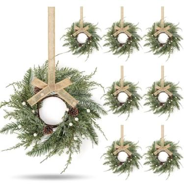 Imagem de 8 grinaldas de Natal, guirlandas de armário de cozinha de Natal com fita de serapilheira, mini guirlanda de pinheiro de cedro fosco para pendurar em casquinha de pinheiro para porta da frente, janela