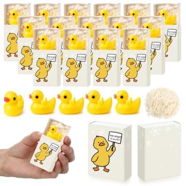 Imagem de Yookeer 20 conjuntos engraçados de pato de borracha amarela de dedo médio de Natal com seu presente dentro da caixa, presente de aniversário de Natal impertinente para amigos da família, mulheres