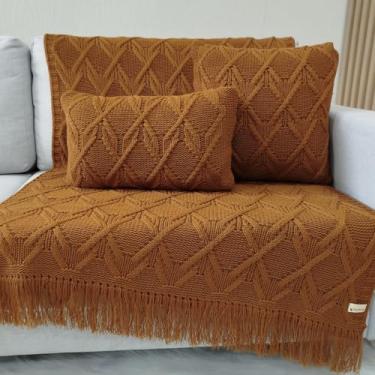 Imagem de Kit Manta Tricot Protetora Sofá Sala Xale Decorativa 150x90cm +2 Capas Almofada Fechamento Ziper L5 (Ferrugem Cognac)