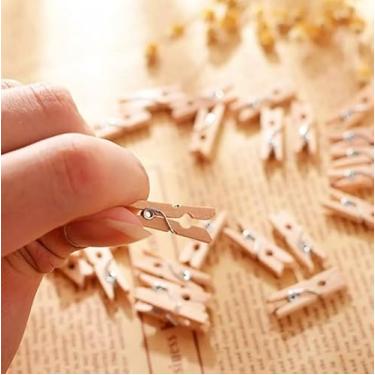 Imagem de Kit Com 200 Mini Prendedor Pregador Grampos Madeira Natural Varal Fotos Artes Artesanato Lembrancinhas - Para Artesanato, Scrapbook, Embalagens e Organização - Newz