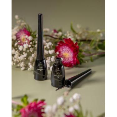 Imagem de Delineador Líquido Dama da Noite  Mia Make  Olhar Intenso e Sofisticad