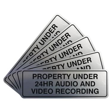 Imagem de Placa de gravação de áudio e vídeo de propriedade padrão abaixo de 24 horas - fácil instalação | Placa de parede ou porta durável (prata escovada) - pequena (pacote com 5)