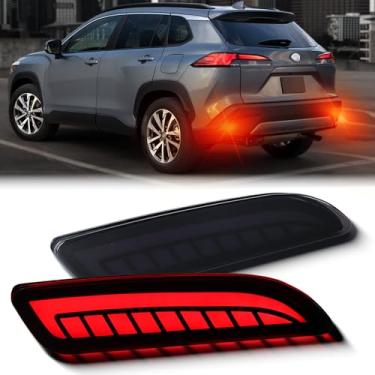 Imagem de BINQIGOO Luz refletora de para-choque traseiro totalmente LED compatível com Toyota Corolla Cross 2021 2022 2023 Lanterna traseira de freio faróis de neblina luz de circulação diurna lâmpada de seta